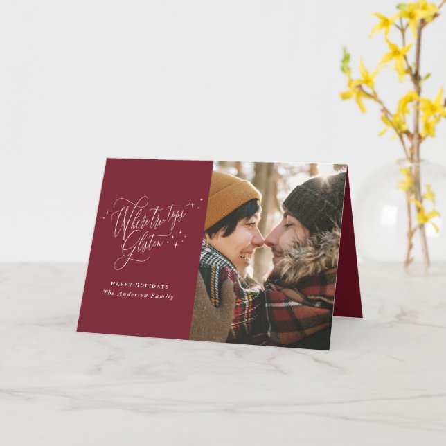 Carte Noël forêt bordeaux hiver élégant script (Fleur jaune)