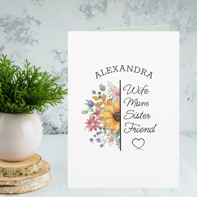 Carte Nom floral personnalisé Texte Anniversaire ou tout (This versatile card with its custom name and text is perfect for a birthday or any occasion.)