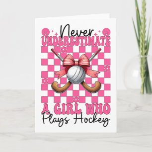 Carte NSous-estimez Jamais Une Fille Qui Joue Au Hockey