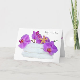 Carte orchidées sur des serviettes blanches avec étoiles
