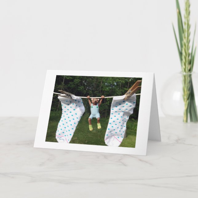 Carte Ours en peluche dans des chaussettes sur une ligne (Devant)