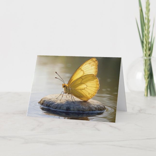 Carte Papillon doré d'anniversaire sur un rocher dans l' (Devant)