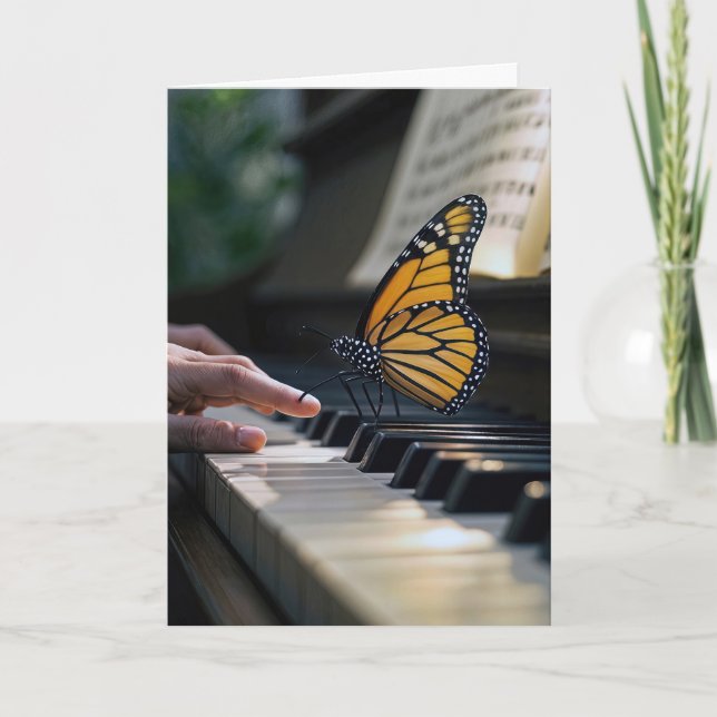 Carte Papillon Monarque sur un clavier de piano (Devant)