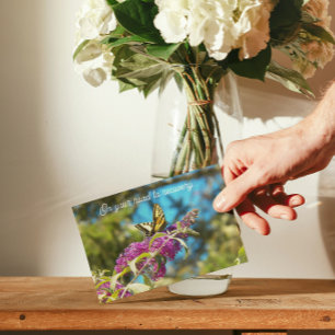 Carte Papillon sur des fleurs roses pour un rétablisseme
