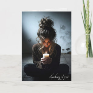 Carte Penser à toi fille dans une chambre sombre