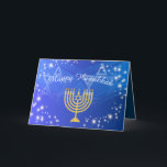 Carte personnalisable Hanoukka Menorah Stars<br><div class="desc">Le texte de cette carte est entièrement personnalisable. La menorah à 9 branches d'Hanoukka et étoiles ajoute une touche festive à vos cadeaux de vacances. Envoyez vos meilleurs voeux pour Hanoukka à vos amis et votre famille ! Heureux Hanoukka !</div>