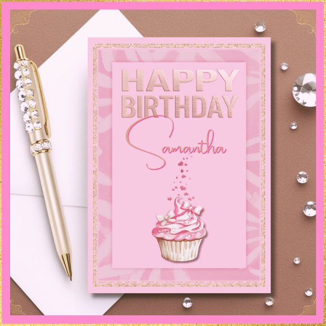 Carte Personnalisé Nom Joli Cupcake Rose Joyeux Annivers (Say Happy Birthday in the sweetest way with a pretty pink & gold custom name cupcake birthday card!)