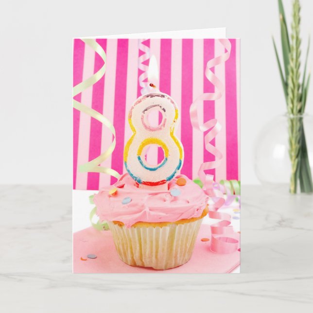 Carte Petit gâteau d'anniversaire avec le numéro 8 (Devant)