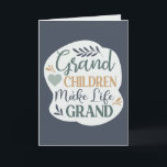 Carte Petits-enfants Citation Manuscrite 'La Vie Est Bel<br><div class="desc">Petits-enfants rendent la vie belle - jolie typographie avec cœur, feuilles et texte modifiables de couleur - Un design dessiné à la main dans la gamme de couleurs Eucalyptus Vert, Menthe, Bleu Marine, Or et Vert Pin. Tous les éléments du design sont modifiables ! Caractéristiques : polices manuscrites chic, éléments...</div>