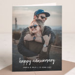 Carte Photo Anniversaire | Script moderne tendance et él<br><div class="desc">Photo personnalisée simple et élégante Carte Happy Anniversaire avec typographie manuscrite minimaliste moderne et un dégradé noir simple. La photo et le texte peuvent facilement être personnalisés pour un design aussi unique que votre mari, votre femme, votre partenaire ou un couple heureux! L'image montrée n'est à des fins d'illustration que...</div>