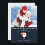 Carte photo de fêtes de fin d'année avec Père Noël<br><div class="desc">Une illustration moderne et mignonne de Père Noël personnalise cette carte avec votre nom,  photo et les mots Joyeux Noël. Utilisez votre photo favorite pour créer une carte de Noël originale et tendance à envoyer à votre famille et vos amis. Conçue pour vous par Blackberry Boulevard.</div>