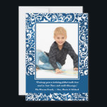 Carte photo d'étoiles et de spirales hivernales ab<br><div class="desc">Un motif frappant blanc sur fond bleu représentant des volutes,  des points et des étoiles.  Parfait comme carte de vacances ou invitation hivernale à une fête d'anniversaire.  La carte est facile à personnaliser avec votre texte,  police,  couleur de police et choix parmi six types de papier.</div>