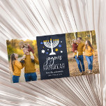 Carte photo Hanoukka Starry Lights<br><div class="desc">Festive et mignon Hanoukka carte photo présente deux photos préférées. "Joyous Hanoukka" apparaît au centre en lettres blanches sur un arrière - plan bleu marine accentué d'une menorah éclairée et d'étoiles blanches,  bleues et dorées. Personnalisez avec vos noms en dessous en lettres blanches.</div>
