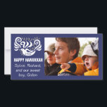 Carte photo Happy Chanukah "Doves de tableau noir"<br><div class="desc">Carte photo Happy Chanukah "Blackboard Doves" Personnalisez en ajoutant votre propre photo et en remplaçant le texte par le vôtre. Customisez le texte avec votre style de police, votre taille et votre couleur préférés. Taille : 8" x 4" Partagez vos moments spéciaux avec des êtres chers partout en créant un...</div>