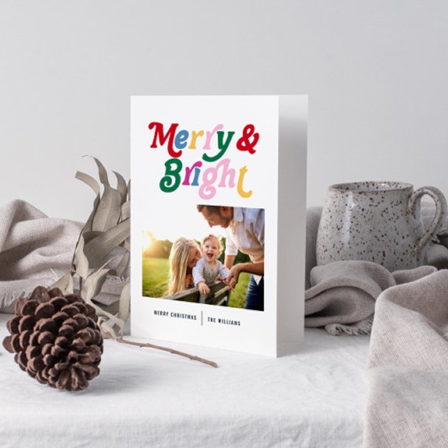 Carte Photo moderne Joyeuse et brillante couleur vive (Get into the holiday spirit with a heartfelt folded christmas card! 🎅)