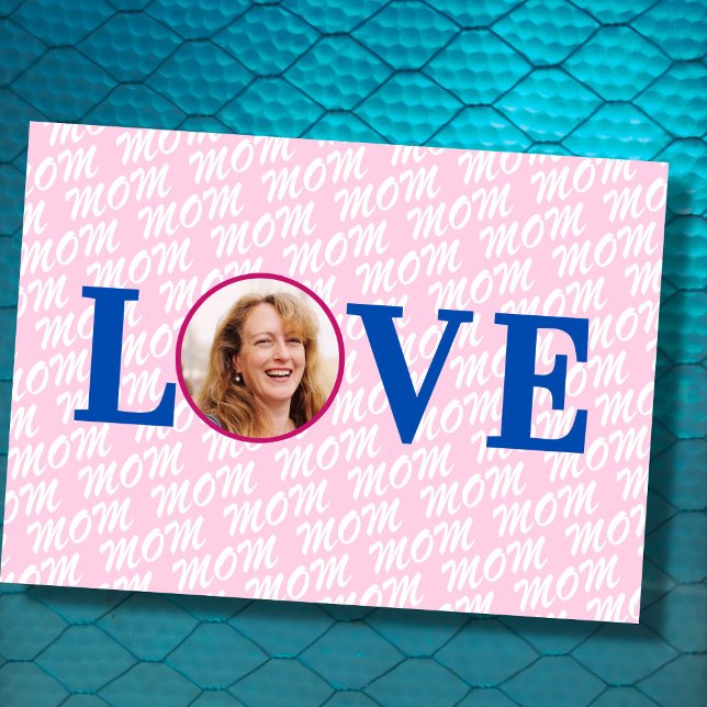 Carte Photo personnalisée Maman Mère moderne élégante ro (The background text template can fit 2 or 3 upper case letters, maybe 1 or 2 more with lower cases.)