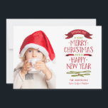 Carte photo rouge de vacances de bannière de<br><div class="desc">La typographie marquée avec des lettres par main avec le cru a dénommé des bannières en rouge et le vert envoie des souhaits de vacances pendant un Joyeux Noël et une bonne année à la famille et aux amis cette saison des vacances. Voyez la collection entière de salutations et de...</div>