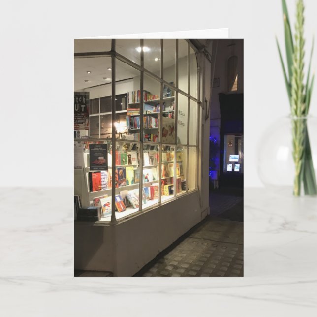 Carte Photographie de nuit de la vitrine d'une librairie (Devant)