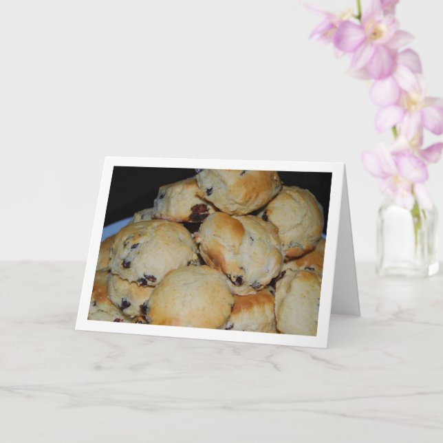 Carte Pile de scones aux raisins sur une assiette (Orchidée)