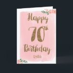 Carte Pink and Gold Happy 70th Birthday Card<br><div class="desc">Carte de 70ème anniversaire rose et or personnalisée, avec une aquarelle rose sur le devant contre la parties scintillant dorée "heureux 70ème anniversaire". Veuillez noter qu'il n'y a pas de parties scintillant réelle sur ce produit mais un effet de conception. Vous pourrez facilement personnaliser le front avec son nom. L'intérieur...</div>