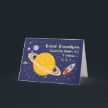 Carte Planètes d'anniversaire Great Grandson dans l'espa<br><div class="desc">Souhaitez à votre arrière petit-fils un joyeux anniversaire qui est hors de ce monde! Saturne est vue dans la couleur jaune doré avec des étoiles et d'autres planètes qui l'entourent. Un vaisseau-fusée vient de exploser pour souhaiter un joyeux anniversaire.</div>