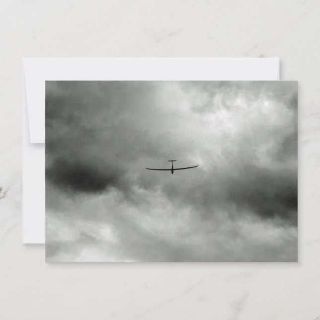 Carte Planeur volant dans le ciel gris (Devant)
