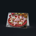 Carte Plaque de cookies de Noël<br><div class="desc">Une assiette rouge festive présente une variété de biscuits sur le thème de Noël,  dont des étoiles,  des arbres et une Père Noël. Le texte est modifiable.</div>