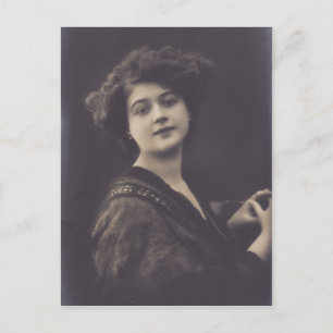 Carte postale 1920 Beautiful Woman Portrait