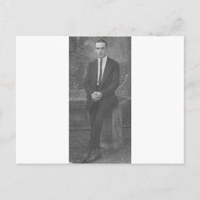 Carte Postale 1920's Man Standing (Devant)