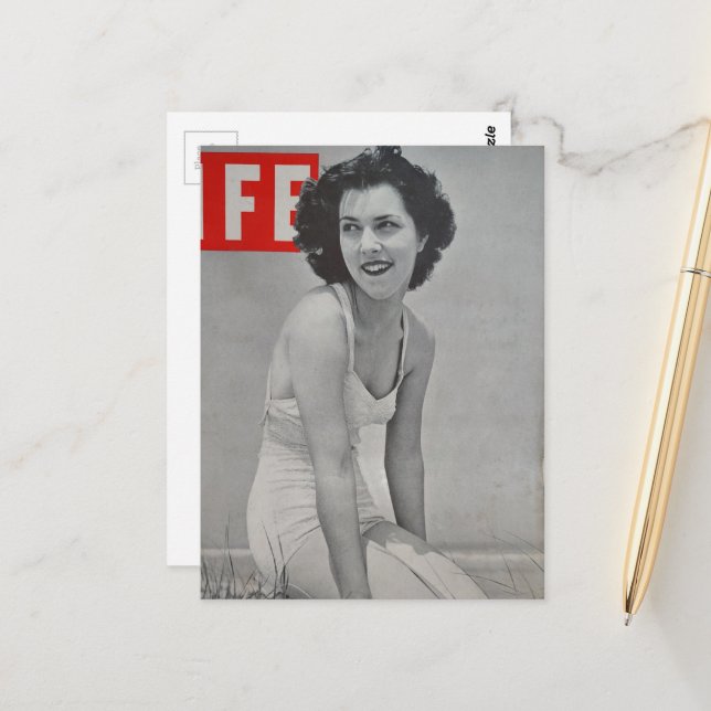 Carte Postale A Beautiful Woman in 1939 on the beach (Devant/Arrière en situation)