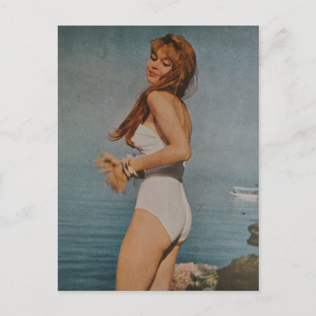 Carte Postale A Beautiful Woman on the beach in 1957  (Devant)