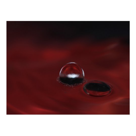 Carte Postale A double bubble on a red water