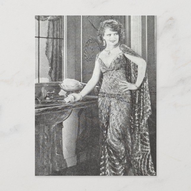 Carte Postale A Gorgeous Woman in 1930 Black and White Postcard (Devant)