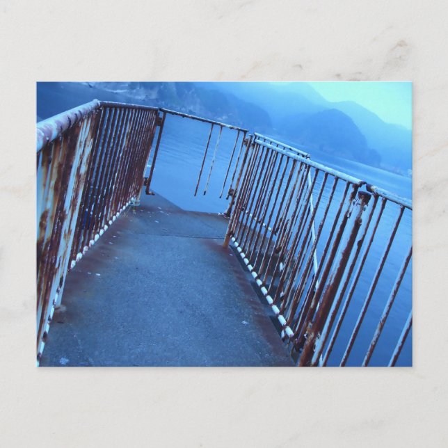 Carte Postale A mysterious and blue-gray and desolate seaside (Devant)