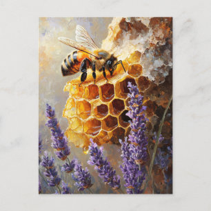 Carte Postale Abeille sur peigne de miel avec fleurs de lavande