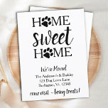 Carte Postale Accueil Sweet Home Nous avons déplacé chien animal<br><div class="desc">Accueil Sweet Home ! Laissez votre meilleur ami annoncer votre déménagement avec ce Home Sweet Home mignon et drôle avec Empreintes de pattes chien déplacer carte faire-part. Personnalisez avec les noms et votre nouvelle adresse et le texte du bas. Ce mignon chien faire-part en mouvement est un must pour toutes...</div>