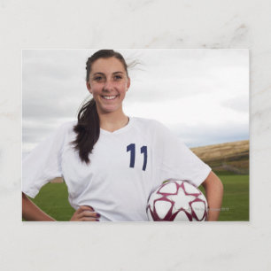 Carte Postale ado souriante joueuse de football avec balle de fo