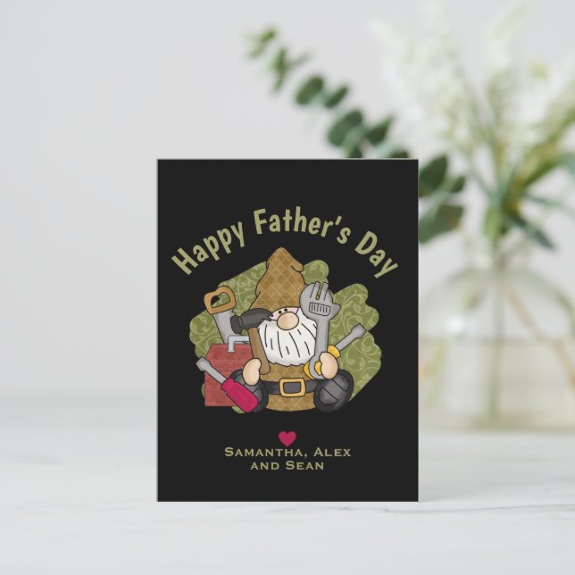 Carte Postale Adorable Handyman & Carpenter Garden Gnome (Debout devant)