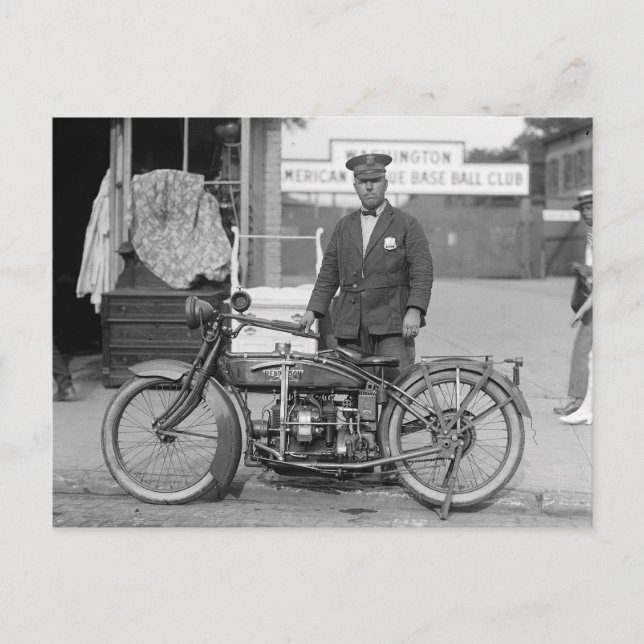 Carte Postale Agent de police à moto, 1924 (Devant)