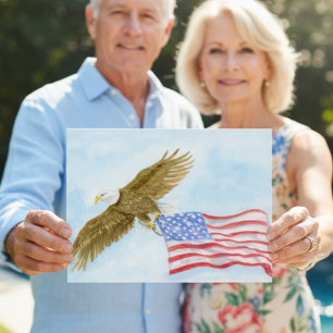 Carte Postale Aigle chauve patriotique volant avec le drapeau am