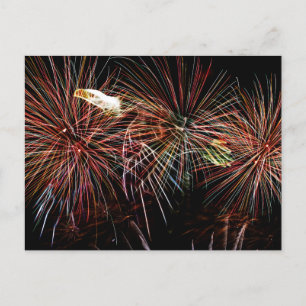 Carte Postale Aigle volant à travers les feux d'artifice