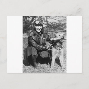 Carte Postale Airedale et Aviatrix, début des années 1920