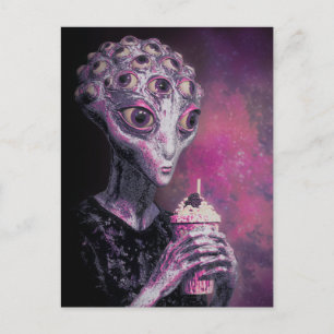 Carte Postale Alien avec de nombreux yeux et un Milkshake