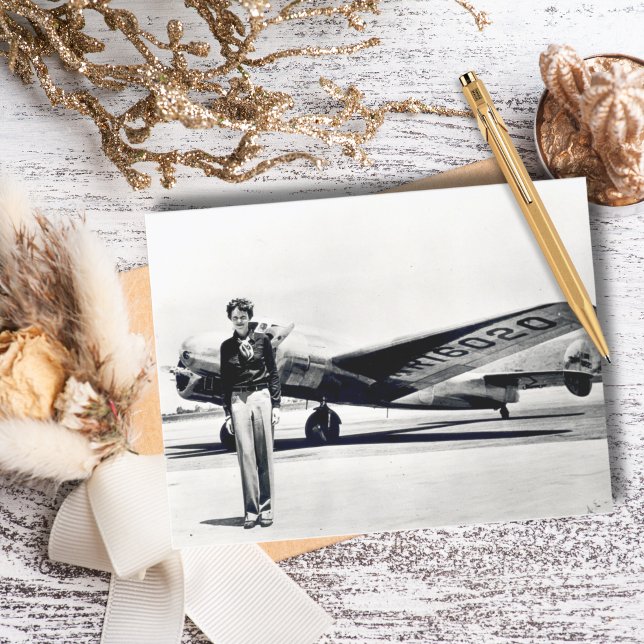 Carte Postale Amelia Earhart Photo noir blanc, Anniversaire de l (Créateur téléchargé)
