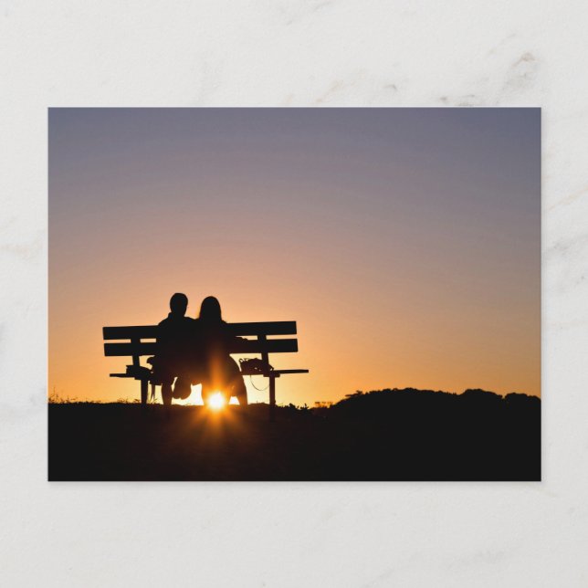 Carte Postale Amour Thématique, Un Couple Se Trouve Sur Un Banc  (Devant)