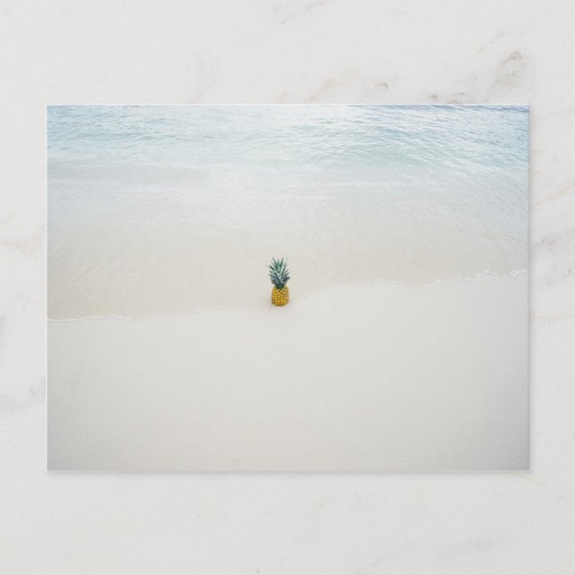 Carte Postale Ananas unique sur la plage (Devant)