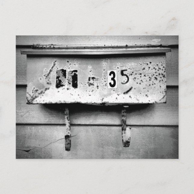 Carte Postale Ancienne boîte de messagerie battue Noir n Caractè (Devant)