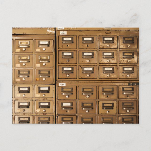 Carte Postale Anciennes armoires de dépôt désutilisées (Devant)