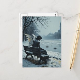 Carte Postale Ange triste assis sur un banc de parc