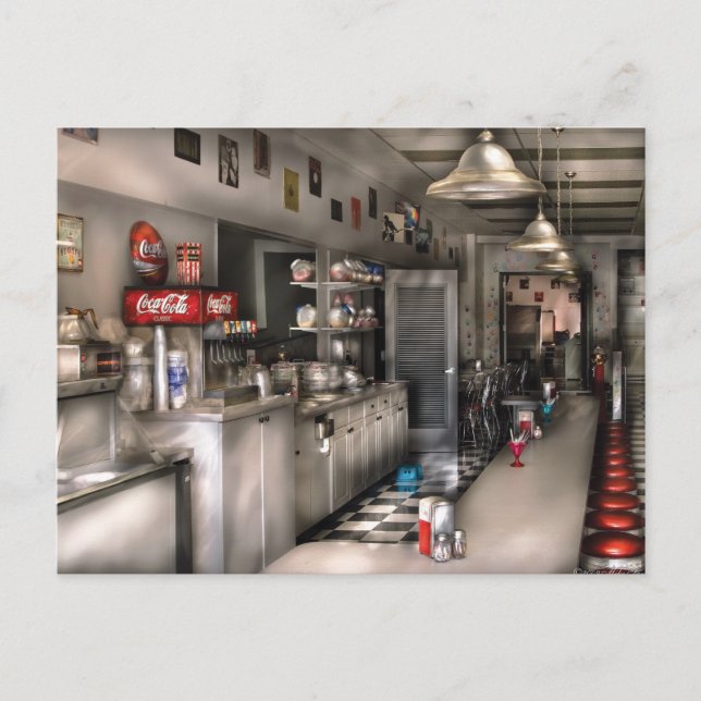 Carte Postale Années 1950 - La Fontaine de Soda (Devant)